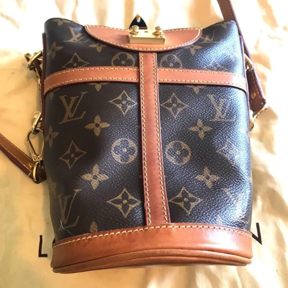 BUCKET DUFFLE LOUIS VUITTON CROSSBODY - Picture 2 of 13